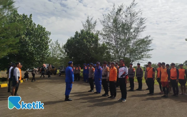 Thumbnail Berita - Tim SAR Gabungan Lanjutkan Pencarian Satu Penerjun Payung yang Jatuh di Laut Pangandaran