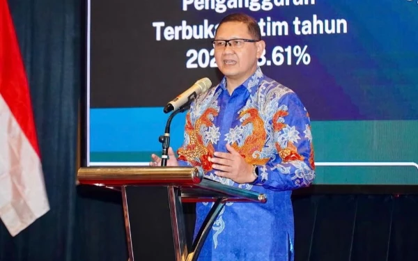 Thumbnail Berita - Hadapi Dunia Kerja, Kadindik Jatim Minta Pelajar Manfaatkan Libur Nataru untuk Tingkatkan Keterampilan