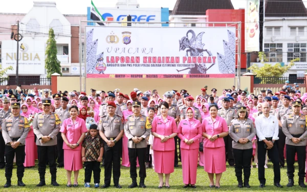 Thumbnail Berita - Kado Akhir Tahun, 356 Personel Polda DIY Naik Pangkat