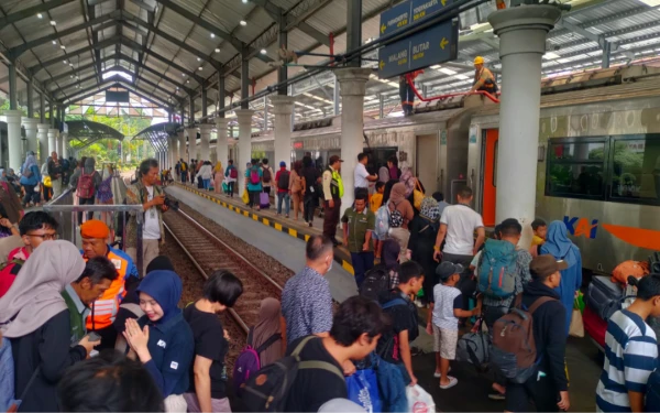 Thumbnail Berita - Libur Akhir Tahun dan WFA Dorong Mobilitas, Commuter Line Wilayah 8 Surabaya Layani 748.809 Pengguna