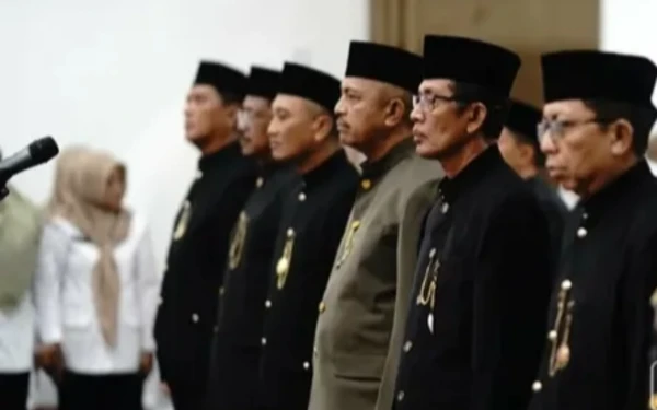 Thumbnail Berita - Kejutan Akhir Tahun, Wali Kota Madiun Mutasi Beberapa Pejabat