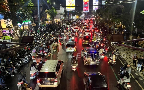 Thumbnail Berita - Tahun Baru 2026, Warga Malang dan Wisatawan Tumpah Ruah di Sepanjang Jalan Kayutangan Heritage