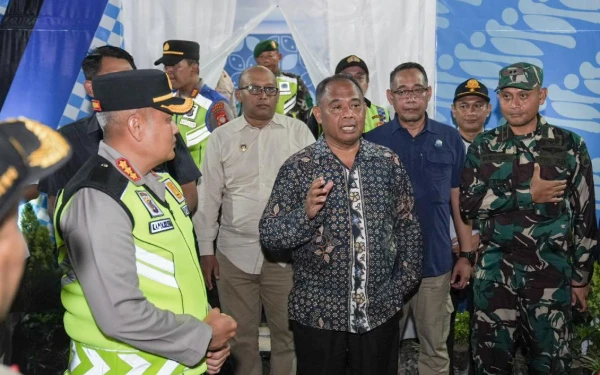 Thumbnail Berita - Malam Tahun Baru 2026, Bupati Sleman dan Forkopimda Pilih Blusukan ke Posko Pengamanan Nataru