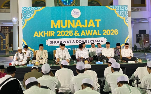 Thumbnail Berita - Munajat Akhir Tahun Masjid Al-Akbar Ajak Jemaah Bermuhasabah dan Bersyukur