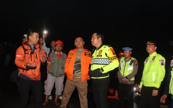 Thumbnail Berita - Kapolres dan Bupati Tegal Pimpin Penanganan Bersama, Genangan Underpass Pesurupan Terkendali