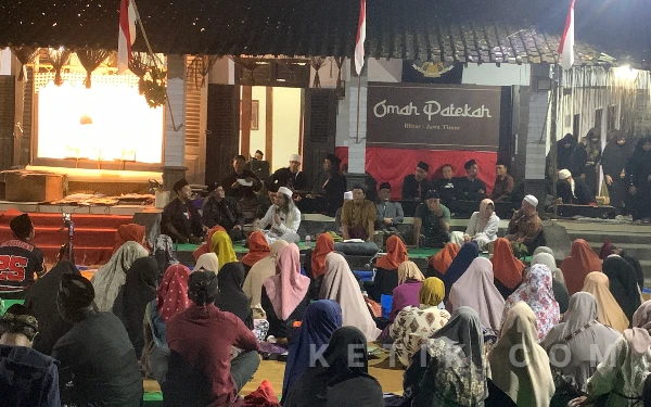 Thumbnail Berita - Wayang Kulit Ki Sudrun di Blitar Jadi Media Dakwah, Kritik Hukum Tumpul dan Kerusakan Alam