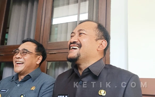 Thumbnail Berita - Diisukan Pindah Partai, Bupati Pemalang Anom Widiyantoro: Saya Ingin Ganti Mobil