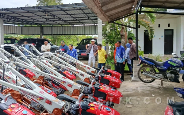 Thumbnail Berita - Pastikan Penyaluran Alsintan Tepat Sasaran, Komisi II DPRD Sampang Sidak Disperta KP