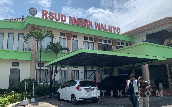 Thumbnail Berita - Dipecat Tapi Tetap Bekerja, Nasib 62 Tenaga Kebersihan RSUD Mardi Waluyo Kota Blitar Menggantung