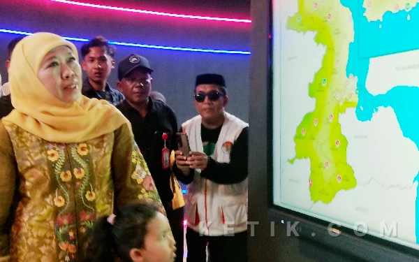 Thumbnail Berita - Naik Bus Trans Jatim, Gubernur Khofifah Kenalkan Gresik Universal Sains di Balongpanggang