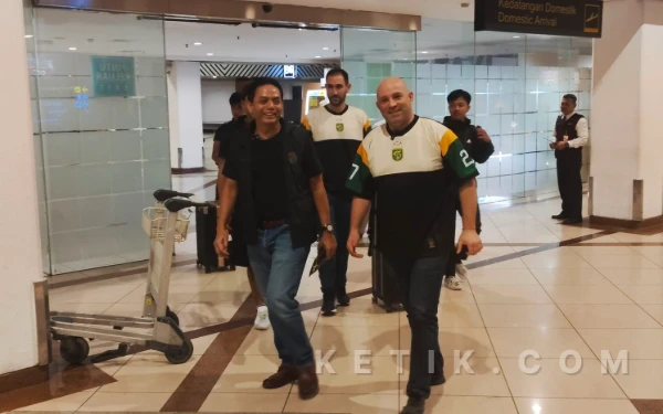 Bernardo Tavarez Blak-Blakan, Ungkap Alasan Mau Jadi Pelatih Persebaya