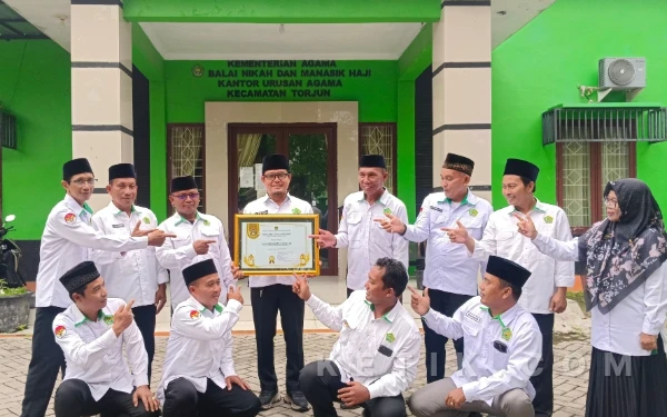 Thumbnail Berita - KUA Torjun Sampang Sabet Penghargaan Layanan Administrasi Terbaik di HAB Kemenag ke-80