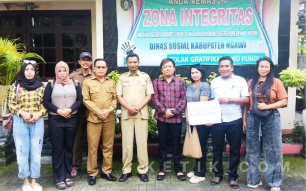 Thumbnail Berita - Seniman Ngawi Kumpulkan Rp36 Juta untuk Korban Bencana Aceh Sumatera, Cak Yudho Bakiak: Semoga Semua Cepat Pulih