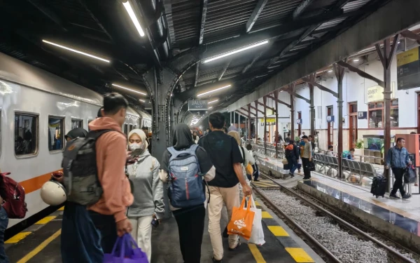 Thumbnail Berita - Libur Nataru 2025/2026, KAI Daop 9 Jember Catat Kenaikan Penumpang 11 Persen