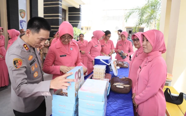 Thumbnail Berita - Dukung UMKM Bhayangkari, Kapolres Kediri Kota Dorong Peningkatan Kualitas dan Legalitas Produk