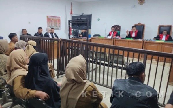 Thumbnail Berita - Sidang Penganiayaan Guru SMA Negeri 16 Palembang Buka Dugaan Pembengkakan Dana BOS Rp500 Juta