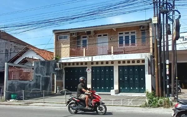 Thumbnail Berita - Ruko Tertutup di Sleman Digerebek, Polisi Bongkar Dugaan Markas Scammer Jaringan Internasional