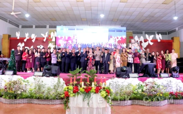 Thumbnail Berita - Hadir di Gereja Tri Darma, Wakil Bupati Bojonegoro Puji Kerukunan Umat Beragama