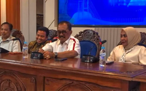 Thumbnail Berita - Damai! Armuji Mengaku Khilaf dan Minta Maaf, Madas Cabut Laporan ke Polda