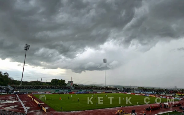 Thumbnail Berita - Kota Surabaya dan Mojokerto Diprediksi Hujan Ringan Hari Ini! Cek Daerahmu Sekarang