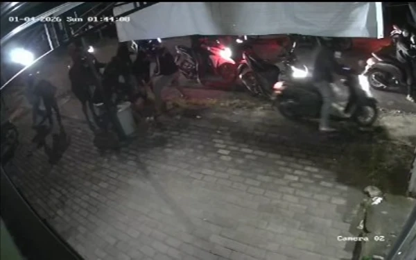 Thumbnail Berita - Sadis! Keroyok Pemuda Sampai Luka Parah, 6 Gangster Gresik Tak Berkutik Digulung Polisi