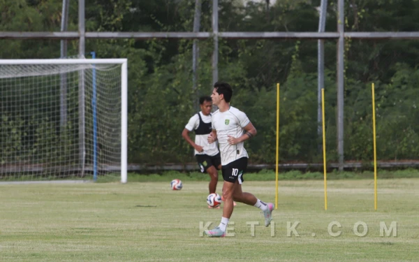 Thumbnail Berita - Ogah Kalah Lawan Malut, Bernardo Tavares Siapkan Kekuatan Persebaya