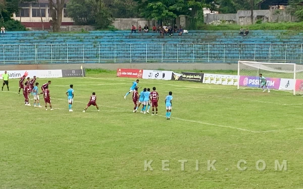 Thumbnail Berita - Laga Panas di Stadion Brantas, Persikoba Batu Berbagi Poin dengan Persewangi Banyuwangi