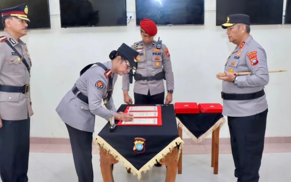 Thumbnail Berita - Kapolda Kepri Pimpin Sertijab Pejabat Utama, Sejumlah Kapolres Berganti