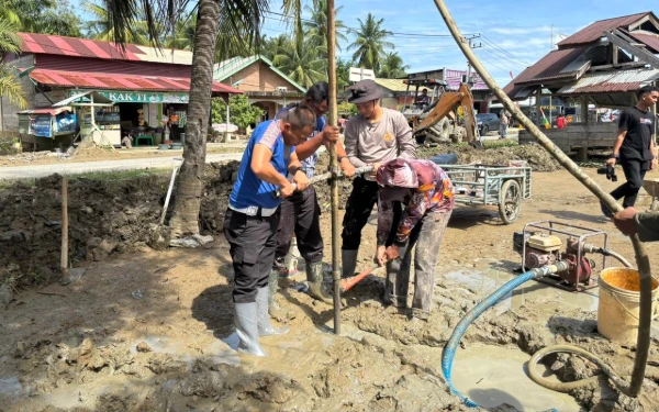 Thumbnail Berita - Polisi Bangun Ratusan Sumur Bor di Lokasi Bencana, Masyarakat Diminta Ikut Merawat