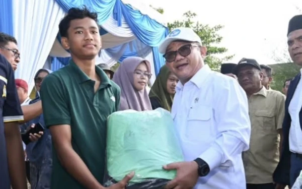 Thumbnail Berita - Kemendikdasmen Pastikan Pembelajaran Tetap Berjalan di Sekolah Terdampak Bencana