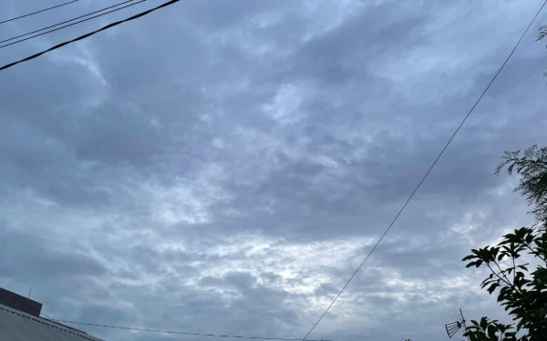 Thumbnail Berita - BMKG: Cuaca Kota Bandung, 8 Januari 2026 Diprakirakan Berawan, Makassar hujan ringan