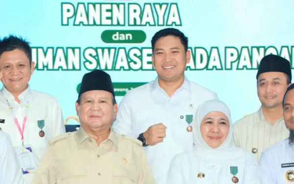 Thumbnail Berita - Gubernur Khofifah Terima Satyalancana Wira Karya dari Presiden Prabowo