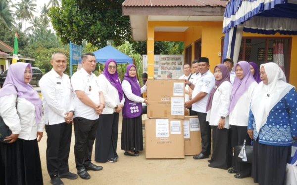 Thumbnail Berita - Ketua TP Posyandu Asahan Salurkan Bantuan Meja dan Kursi untuk Tiga Posyandu Desa