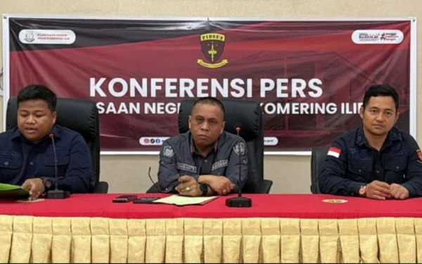 Thumbnail Berita - Dana Petani Tambak Disikat, Tiga Tersangka Korupsi KUR BSI Ditahan Kejari OKI