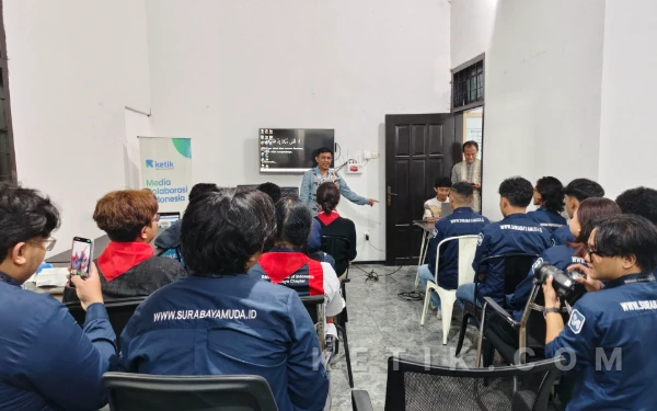 Thumbnail Berita - Perdalam Ilmu Jurnalistik, Surabaya Muda STIKOSA-AWS Sambangi Ketik.com