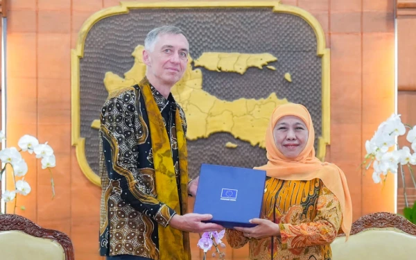 Thumbnail Berita - Gubernur Khofifah Terima Dubes Jerman di Grahadi, Pastikan Proyek SRRL Ground Breaking Tahun 2027