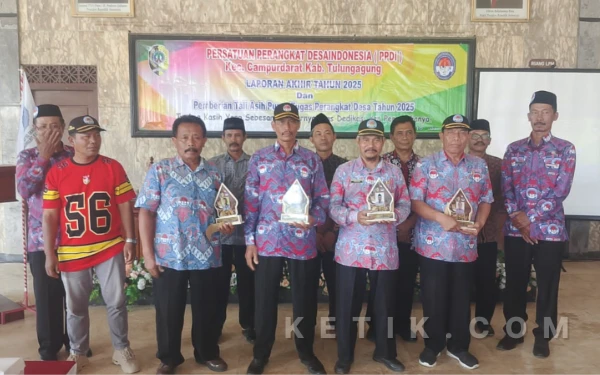 Thumbnail Berita - Apresiasi Pengabdian, PPDI Tulungagung Serahkan Tali Asih kepada Perangkat Desa Purna Tugas