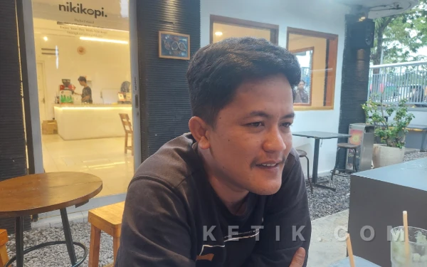 Thumbnail Berita - Dari Anak Petani Asal Plampaan, Irwan Kini Jadi Advokat Muda Kompeten di Sampang