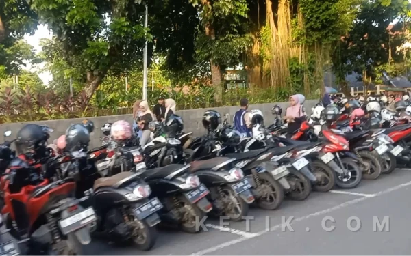 Thumbnail Berita - Tegaskan Aturan Karcis dan Sopan Santun, Pengelola Parkir Alun-alun Rangkasbitung Jamin Keamanan Pengunjung