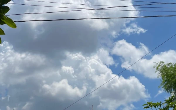 Thumbnail Berita - Cek Prakiraan Cuaca Sejumlah Kota Awal Pekan Ini! Palembang Berawan, Batam Cerah