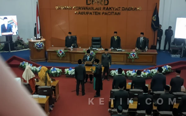 Thumbnail Berita - Dilantik PAW DPRD Pacitan, Pujo Hartono Resmi Gantikan Almarhum Handaya Aji