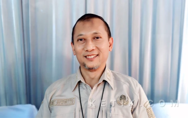 Thumbnail Berita - Atap Dapur MBG Ombas Bocor saat Memasak, Pj Sekda Turun Tangan