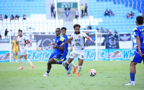 Thumbnail Berita - Ditekuk Skor 2-1, Singo Edan Patahkan Rekor Kemenangan Beruntun Macan Putih Sejak 2023