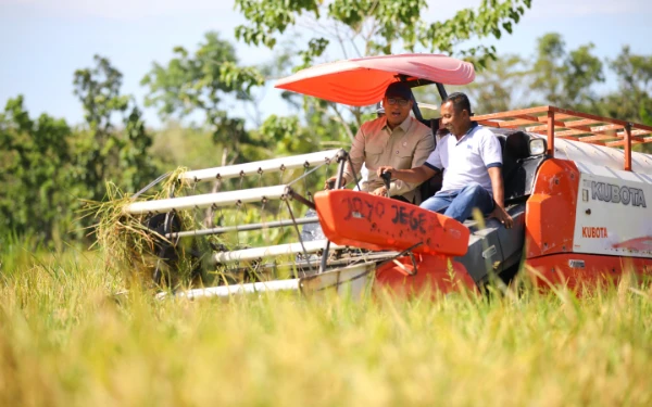 Thumbnail Berita - Alsintan Combine Harvester Bantuan di Jombang Hilang, DPRD Minta Pemda Pastikan Alat Kembali ke Petani