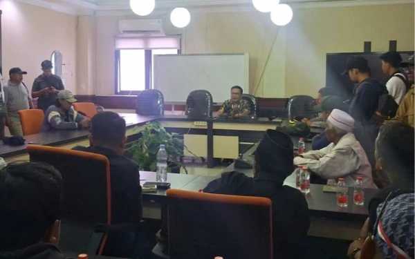 Thumbnail Berita - DPRD Surabaya Berharap Polemik Jagal Sapi dan Pemkot Happy Ending