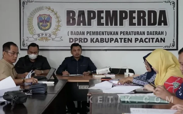 Thumbnail Berita - Pilkades 45 Desa di Pacitan Terancam Batal Digelar, Bapemperda DPRD dan DPMD Masih Tunggu PP