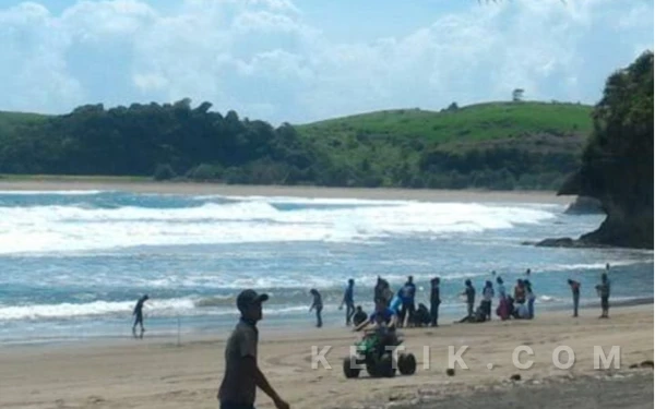 Thumbnail Berita - Pemdes Pastikan Pengelolaan Tiket Pantai Serang Blitar Kembali Berjalan Sesuai Mekanisme
