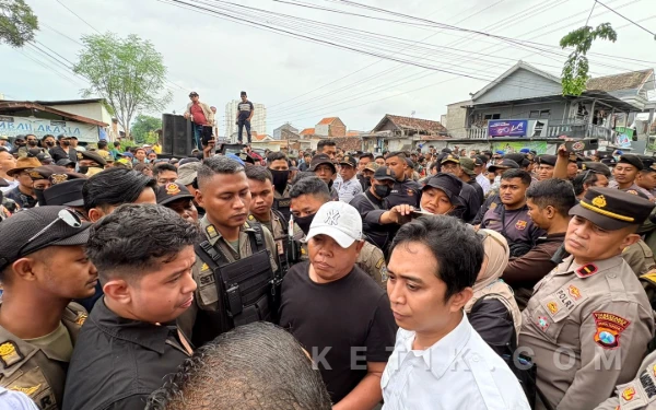 Thumbnail Berita - Tunggak Retribusi Ratusan Juta, Satpol PP Surabaya Tertibkan Aset Lahan Pasar di Simo Mulyo