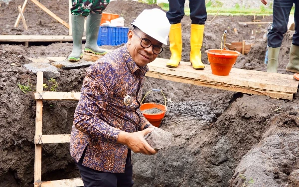 Thumbnail Berita - Wali Kota Batu Tekankan Pengelolaan Profesional dalam Pembangunan Gerai KDMP Desa Sumberejo