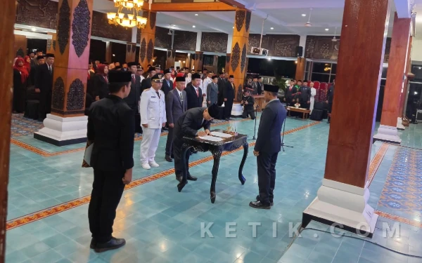 Thumbnail Berita - Bupati Pacitan Lantik 79 Pejabat, Enam Jabatan Kosong Kini Terisi